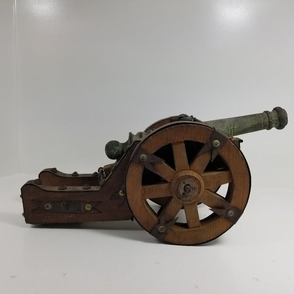 Vintage Spanish cannon replica wood base and copper cannon and steel studs - Picture 1 of 13
